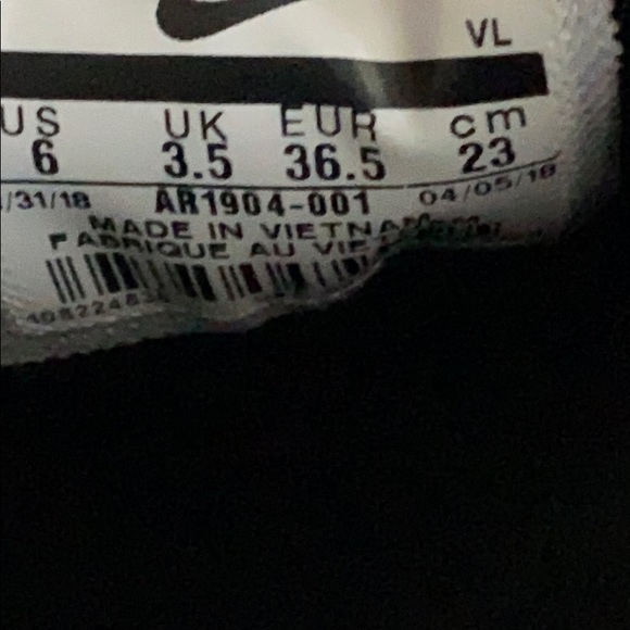 Nike - Picture 5 of 7